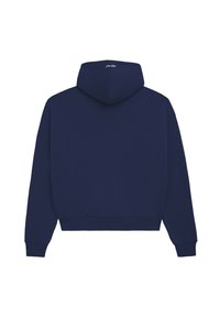 Granatowa bluza z kapturem o luźnym kroju, z prążkowanymi mankietami i dołem, bez widocznych grafik ani wzorów. Miękka w dotyku, casualowy design.