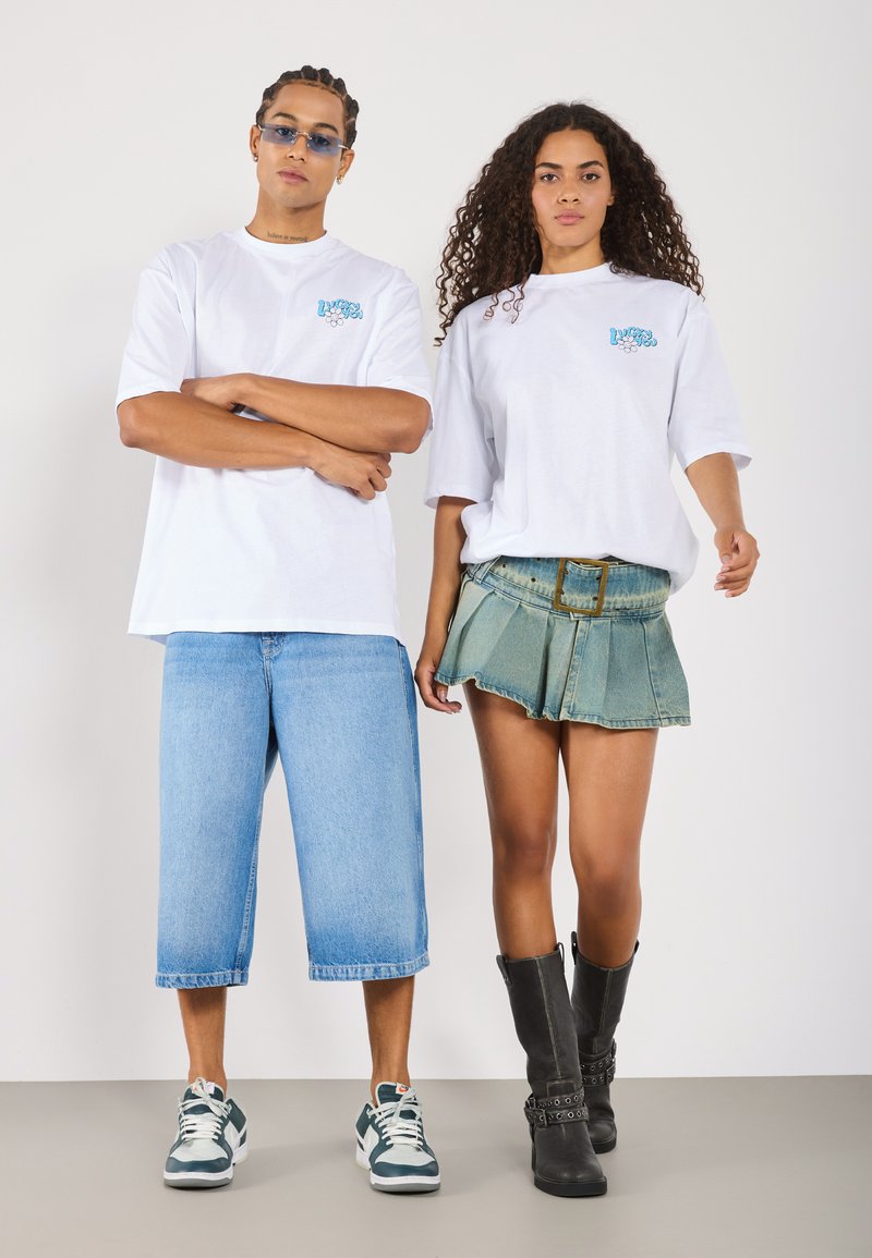 YOURTURN UNISEX Camiseta estampada bright white/blanco