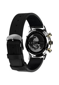 Montre Timex avec un boîtier en acier inoxydable, un bracelet en cuir noir, un cadran noir, des accents dorés et des fonctionnalités de chronographe. Design de carte du monde au dos.