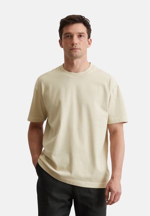 Hellbeige Kurzarm-T-Shirt aus Baumwolle mit klassischem Rundhalsausschnitt und entspannter Passform. Glatte Textur ohne sichtbare Muster.