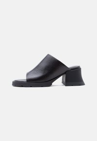 INI - Pantolette hoch - black