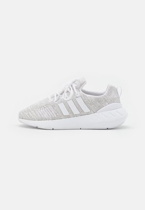 SWIFT RUN 22 UNISEX - Joggesko - footwear white/grey two/core black