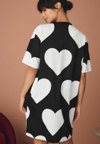 Next REGULAR FIT  - Camicia da notte - black white heart