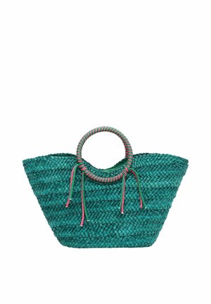 Borsa tote intrecciata turchese con manici rotondi avvolti in turchese e rosa, con lacci rosa sul davanti.