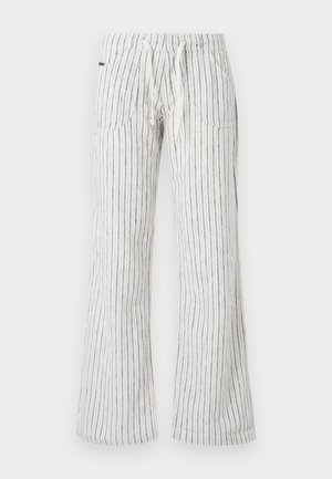 Pantaloni a righe in bianco e grigio, con vita regolabile tramite cordino, gamba ampia, due tasche frontali e una finitura in tessuto morbido e testurizzato.
