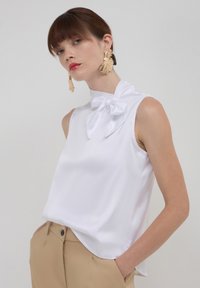 Calliope SMANICATA CON FIOCCO  - Top - bianco
