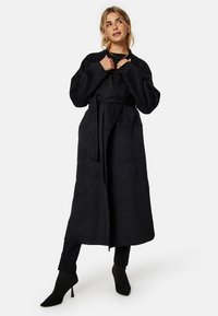 LESLIE - Klasický kabát - black