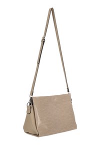 Bolso de mano de cuero beige con un patrón texturizado de cocodrilo, que cuenta con una correa larga ajustable y herrajes de tono plateado.