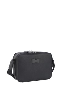 Sort rektangulær crossbody taske lavet af struktureret syntetisk materiale. Har en lynlås-lukning og en logo-plade på fronten. Justerbar rem.