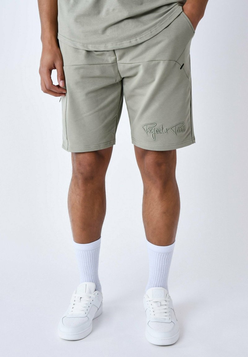 Pantaloni sportivi verde chiaro con una vestibilità comoda, dotati di tasche laterali e logo ricamato "Project x Paris" in filo di contrasto.