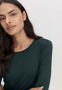 hessnatur Pyjama top - waldgrün