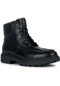 Bota de cuero negro hasta el tobillo con puntera redonda, diseño con cordones, cuello acolchado, costuras decorativas y suela de goma resistente.