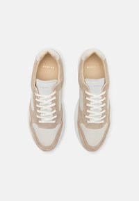 Nubikk ROCKY ROAD WAVE - Tenisice - mist/creme