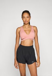 Nike Performance - BRA CAPSULE - Brassières de sport à maintien léger - rust pink/canyon rust Image miniature 1