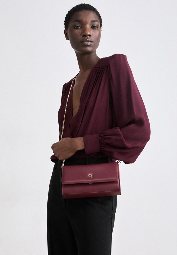 ETERNITY CHAIN CROSSOVER - Cross body bag - raspberry truffle2