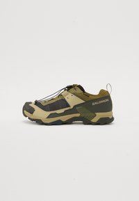 Unselected, martini olive/gray green/blue nights