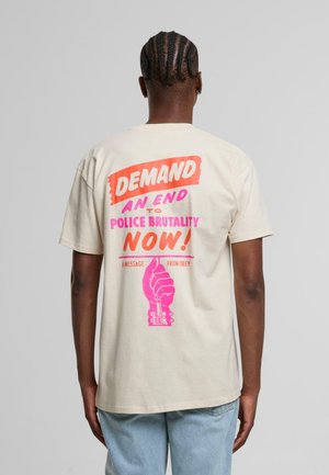 OBEY END POLICE BRUTALITY - T-shirts print - cream