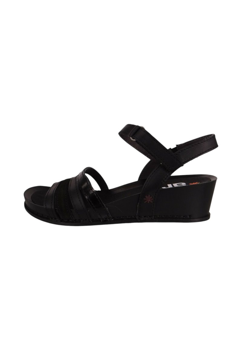 Sandalias de cuña negras con múltiples correas, punta abierta, cuero texturizado y correa ajustable en el tobillo. Presenta un ligero tacón para mayor elevación.