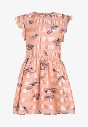 Abito in satin rosa con gonna svasata, maniche corte e vita elastica. Presenta un design con motivi di ombrelli su fondo a righe.