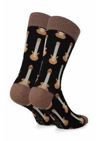 Czarne skarpetki z powtarzającym się wzorem jasnobrązowych gitar z białymi strunami, podkreślone jednolitą brązową mankietą i palcem.