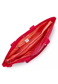 Borsa tote di tessuto rosso con un compartimento con zip, due tasche aperte e fodera interna di un arancione più chiaro. Dotata di manici robusti per il trasporto.