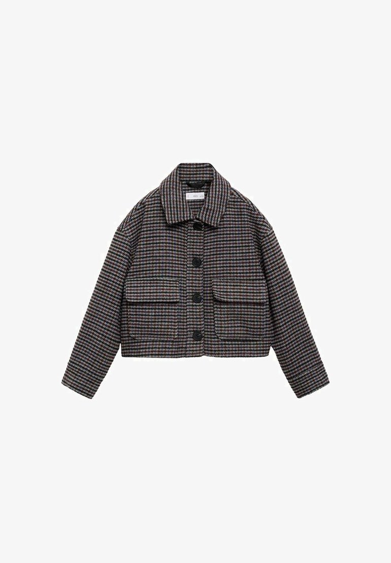 Geknipte jas in een ruitpatroon met grijze, bruine en blauwe tinten. Beschikt over een puntige kraag en twee voorzakken met zwarte knopen.