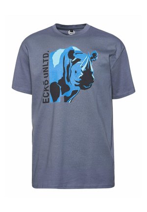 Hall hall, mille tasane T-särk, millel on esiküljel sinine ja must graafika, kus on kujutatud ninasarvikut, ning vertikaalselt on kirjas "ECKŌ UNLTD."