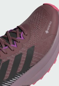 adidas Terrex SOULSTRIDE FLOW  - Chaussures de running - burgundy   core black   pink fusion