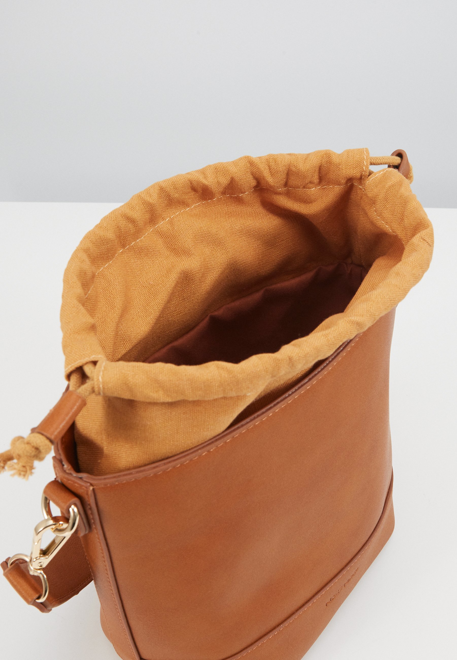 NAF NAF RBOWLY Håndveske camel Zalando.no NAF NAF Håndveske camel Zalando.no