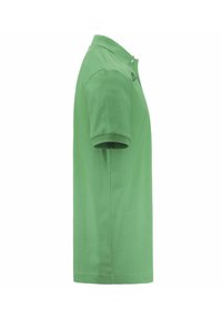 Maglietta polo verde in cotone, con colletto, maniche corte e un logo sul lato sinistro del petto. Tessuto morbido con una vestibilità classica.