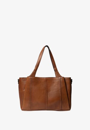 Sac fourre-tout en cuir marron avec deux longues anses, une forme structurée et une texture subtile avec des détails de coutures verticales.