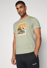Columbia CSC™ SEASONAL LOGO TEE - Apdrukāts T-krekls - light green