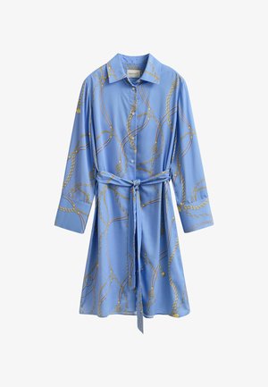 Blauw hemdjurk met lange mouwen, gouden kettingprint, knoopsluiting, kraag en zelfstrikceintuur in de taille.