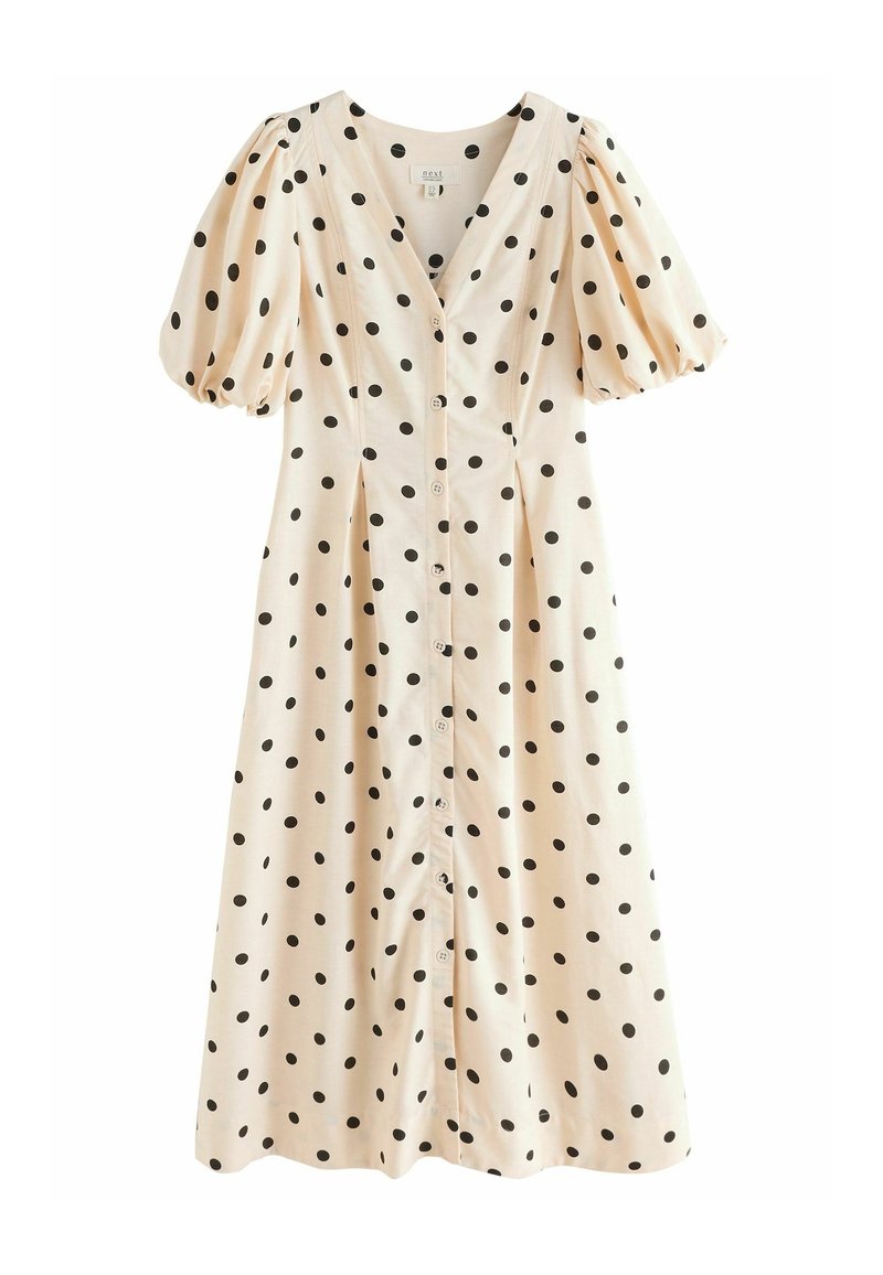 Robe beige clair à pois noirs, manches courtes bouffantes, col en V et fermeture boutonnée à l'avant s'étendant jusqu'à mi-longueur.