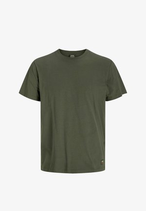 Camiseta de algodón de color verde oliva con cuello redondo, mangas cortas y dobladillo recto. Presenta una pequeña etiqueta en el lado inferior.