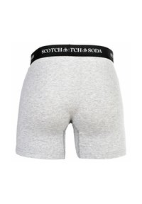 Helle graue Herren-Boxershorts mit einem schwarzen Bund, auf dem die weiße "Scotch & Soda"-Markierung mittig auf der Rückseite hervorgehoben ist.