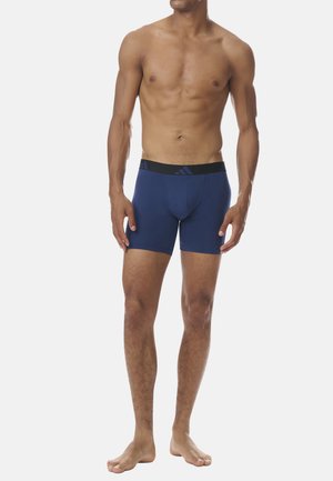 Boxer-briefs bleu marine avec une ceinture noire arborant un design subtil à trois rayures, fabriqués en tissu lisse et extensible.