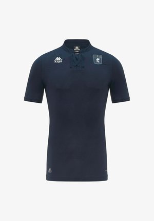 Maillot de sport bleu marine manches courtes avec col lacé, logo Kappa sur la poitrine droite et blason de lion sur la poitrine gauche.