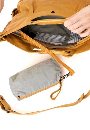 Aunts & Uncles MUFFIN - Borsa a mano - buckthorn