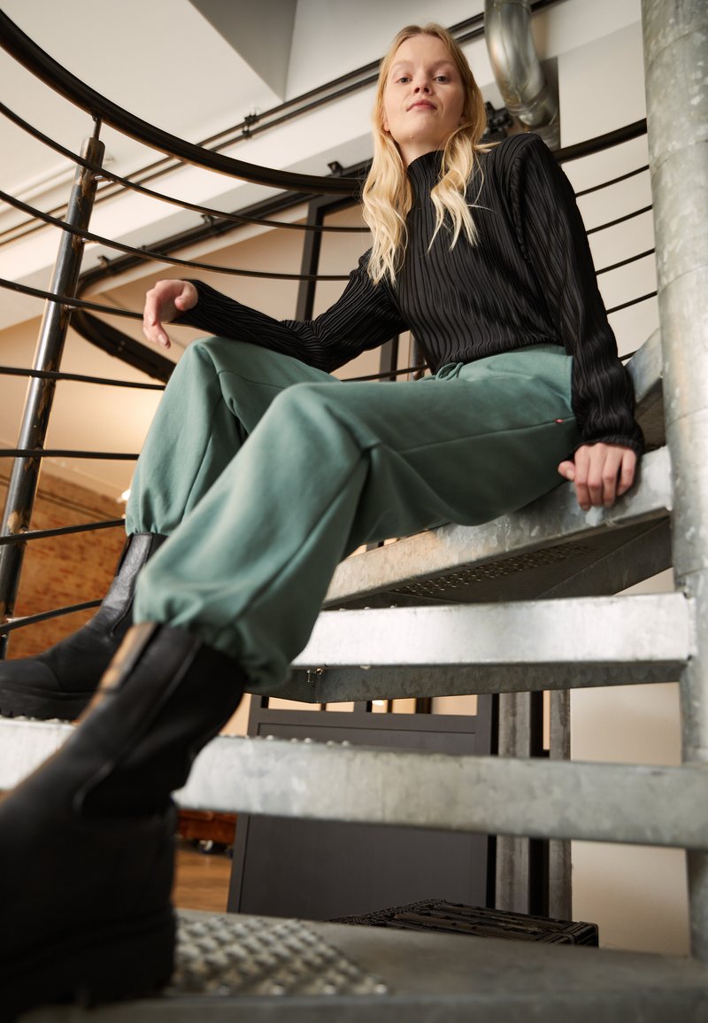 Damen Bekleidung | Han Kjøbenhavn PANTS Jogginghose dusty green/grün - CC69703 Damen Bekleidung | Han Kjøbenhavn PANTS Jogginghose dusty green/grün - CC69703