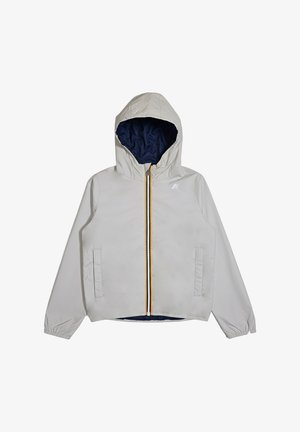 Giacca grigia chiara con cappuccio, fodera interna blu navy, cerniera frontale con strisce gialle, bianche e blu navy, e polsini elastici.