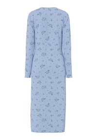 Šviesiai mėlyna, ilgomis rankovėmis, vidutinio ilgio suknelė su mažais purpuriniais gėlių raštais ir tekstūruota medžiaga, rodoma iš nugaros.