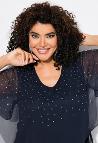 Ulla Popken RHINESTONE DETAIL LAYERED - Vestido informal - marine