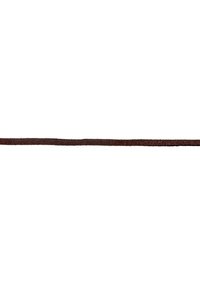 Brun ruskindstrap, flad og aflange, med en let ru tekstur. Minimalistisk design, ensartet farve uden synlige mønstre eller detaljer.