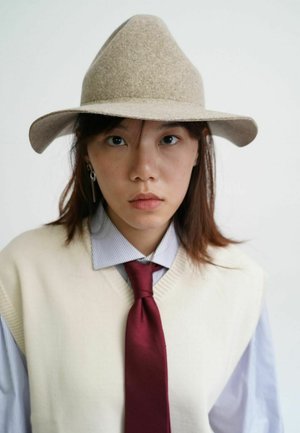 Hat - brown