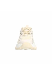 Crèmekleurige sneaker met een bovenwerk van mesh en synthetisch materiaal, ronde neus en veters; beschikt over accentdetails langs de zijkanten en een gevoerde zool.