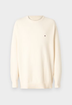 Cremfarbener Strickpullover mit langen Ärmeln, Rundhalsausschnitt und gerippten Bündchen. Verfügt über ein kleines Logo auf der Brust. Strukturiertes Material.