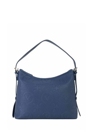 Sac bandoulière en cuir bleu avec motif floral et logo embossés, une bandoulière unique, et une silhouette incurvée.