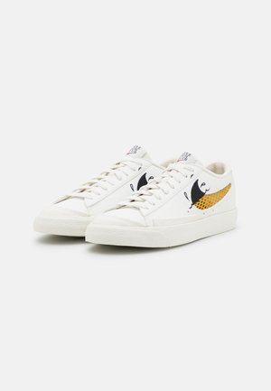 Nike Sportswear, Baskets basses - off-white