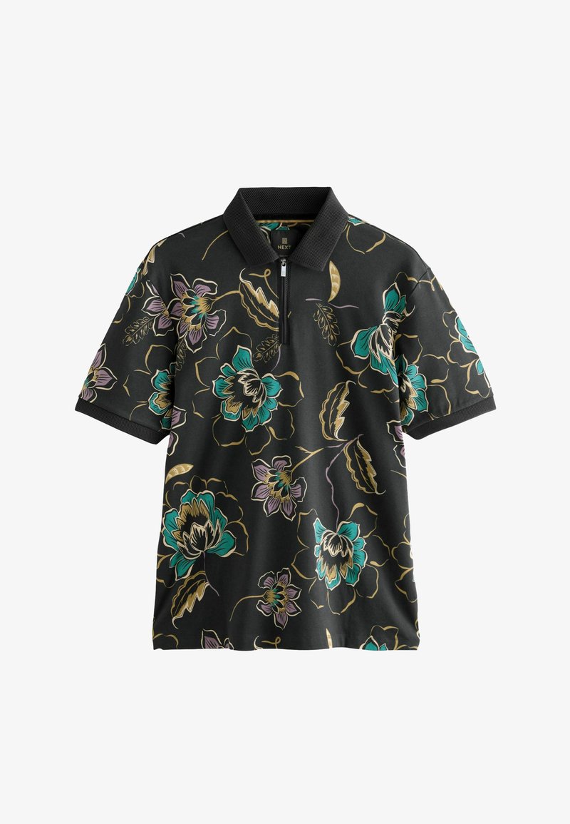 Polo de manga corta negro con un patrón floral en turquesa, lavanda y dorado, y una cremallera corta en la parte delantera bajo el cuello.